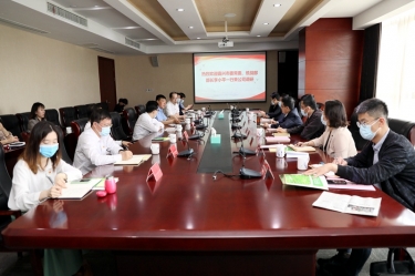 嘉兴市委常委、统战部部长李小平一行莅临亚搏app登陆调研指导