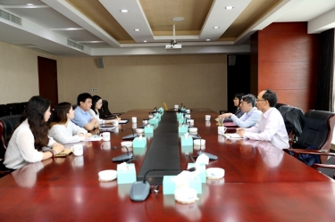 平湖市关工委主任邱其良莅临亚搏app登陆调研下一代工作