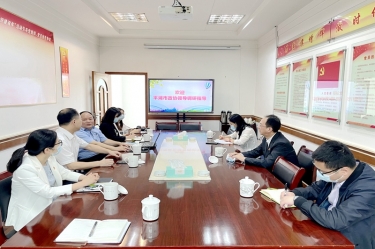 平湖市政协主席何健莅临亚搏app登陆全资子公司平湖景包调研走访