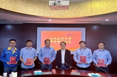 “两站”交流深入项目研究  校企合作助推亚搏app登陆发展