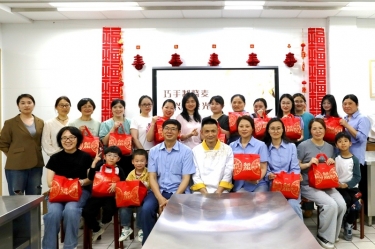 女职工业余文化活动 | 巧手制烧麦 亚搏app登陆悦食光